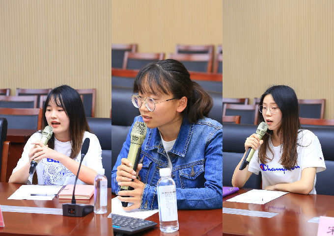 学生代表踊跃发言.jpg