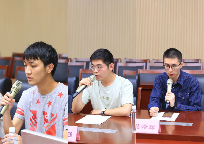 学生代表踊跃发言2.jpg